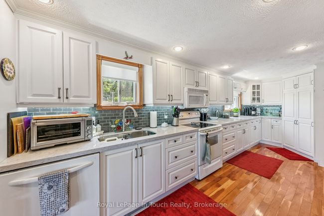 1443 Champlain Rd, House other with 5 bedrooms, 3 bathrooms and 6 parking in Tiny ON | Image 24