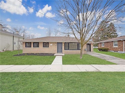 {{alt}} | Card Image