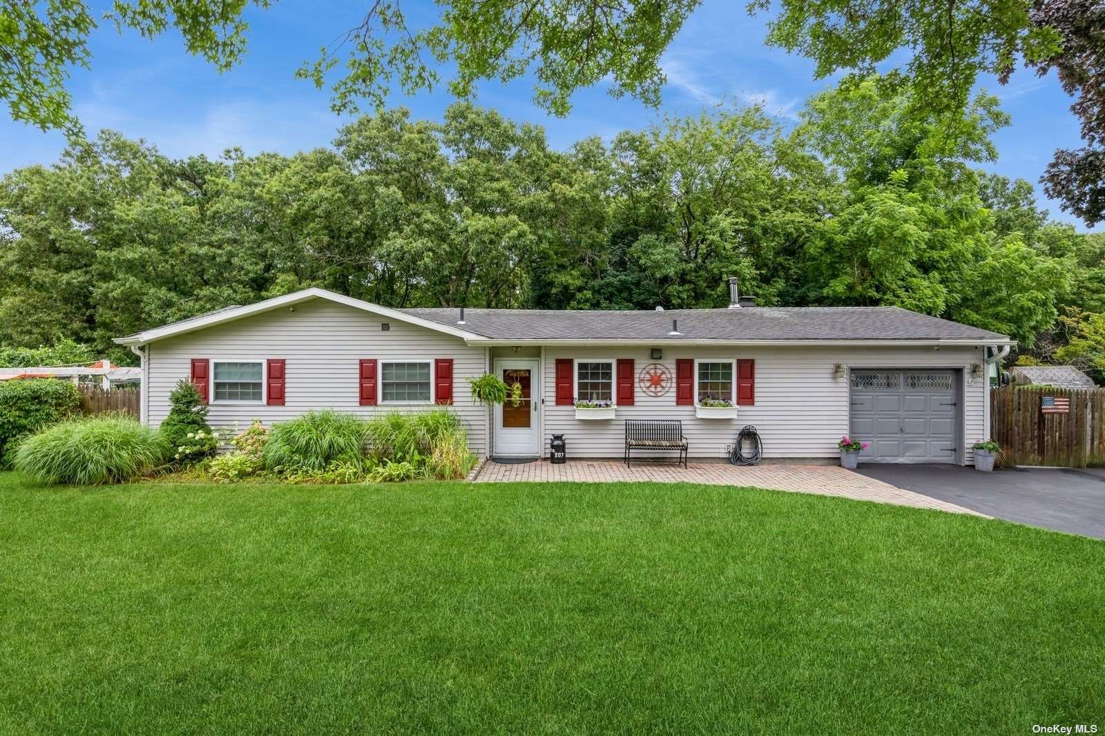 4th Ave, Holtsville, NY 11742