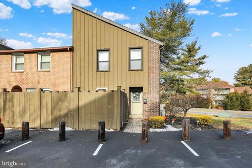 1 Club Ln, READING, PA, 19607-3302 | Card Image