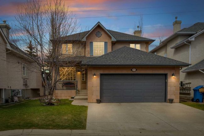 163 Strathridge Place Sw, Home with 3 bedrooms, 3 bathrooms and 4 parking in Calgary AB | Image 1