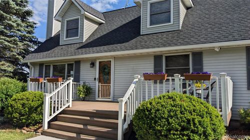 9753 W Coon Lake Rd, Webberville, MI, 48892-9001 | Card Image