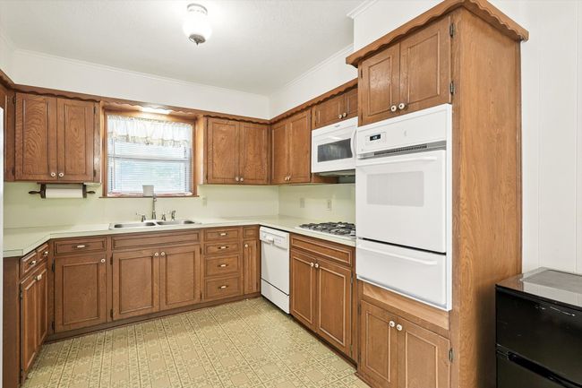 100 Hillcrest St, House other with 3 bedrooms, 2 bathrooms and null parking in Sanger TX | Image 6
