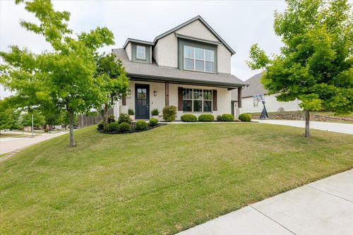 560 Inwood St, Benbrook, TX, 76126-3051 | Card Image
