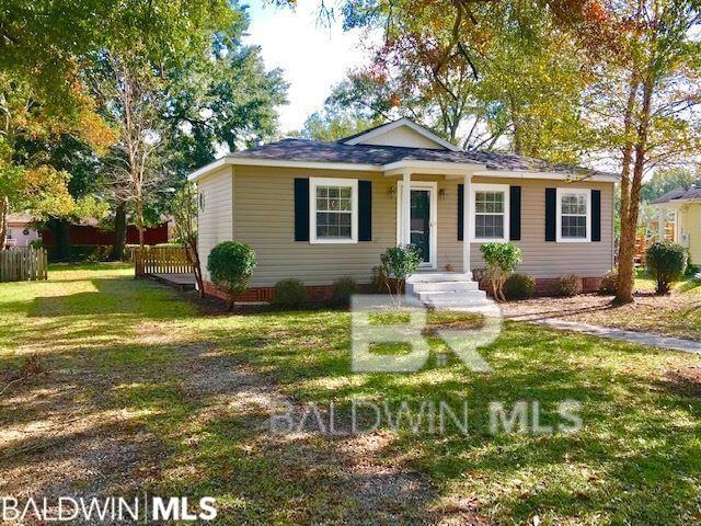 5th Ave, Atmore, AL 36502