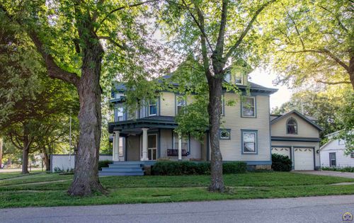 401 Cedar St, Overbrook, KS, 66524-9586 | Card Image