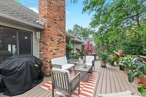30413 Ramblewood Club Dr, Farmington Hills, MI, 48331-1247 | Card Image