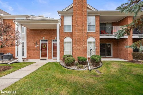 52224 Heatherstone Ave, Macomb, MI, 48042-3552 | Card Image