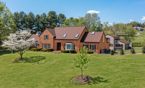 2902 Brughs Mill Rd, Fincastle, VA, 24090-4326 | Card Image