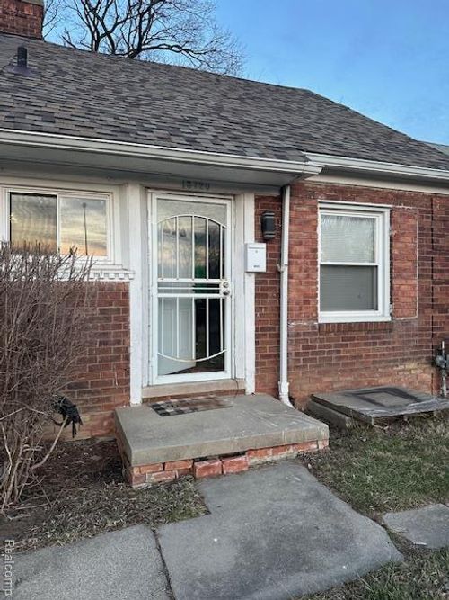 15720 Southfield Fwy, Detroit, MI, 48223-1361 | Card Image