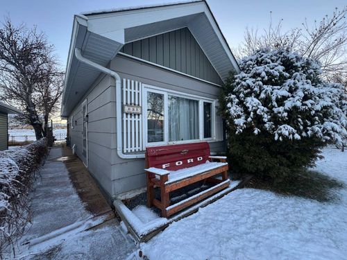 835 3 Ave W, Drumheller, AB, T0J0Y3 | Card Image