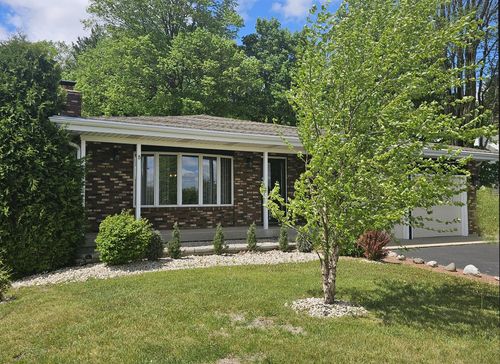 1090 Shabbona Drive, Fontana, WI, 53125 | Card Image