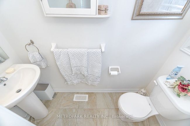 56 Manor Forest Rd, House other with 4 bedrooms, 4 bathrooms and 4 parking in Mount Albert ON | Image 26