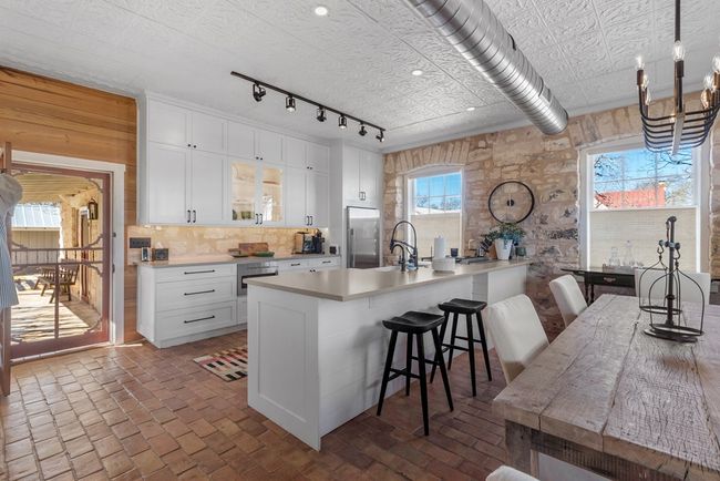 125 W San Antonio St, Home with 2 bedrooms, 3 bathrooms and 2 parking in Fredericksburg TX | Image 30