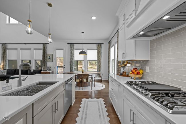 Modern Spacious Kitchen | Image 15