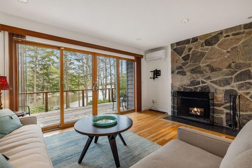 10 Great Cove Dr, Newmarket, NH, 03857-1920 | Card Image