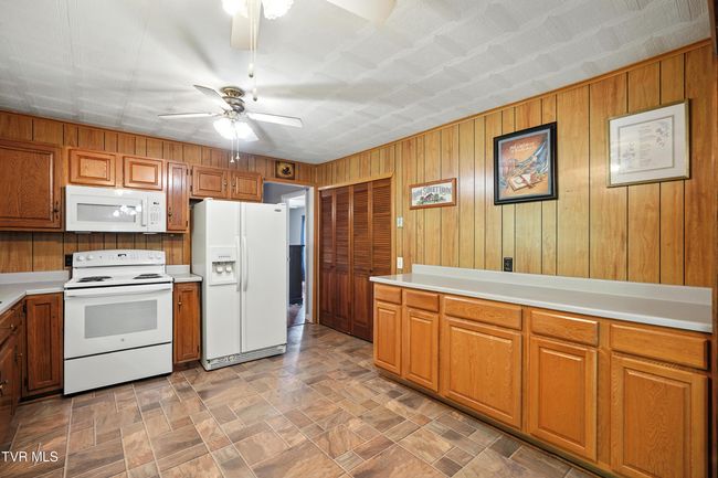 1710 Shawnee Ave E, House other with 4 bedrooms, 2 bathrooms and null parking in Big Stone Gap VA | Image 14