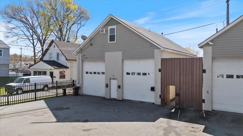 33 Garfield St, Lawrence, MA, 01843-2226 | Card Image