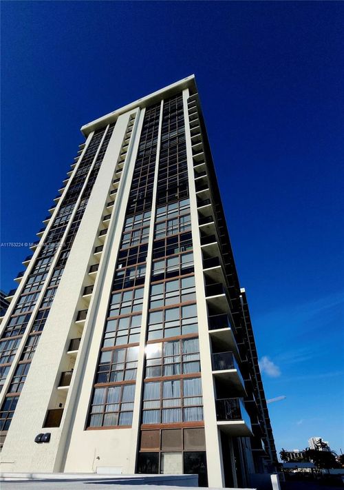 apt-218-600 Ne 36th St, Miami, FL, 33137-3950 | Card Image
