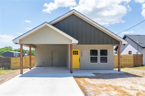 1049 N King Street, Alice, TX, 78332 | Card Image