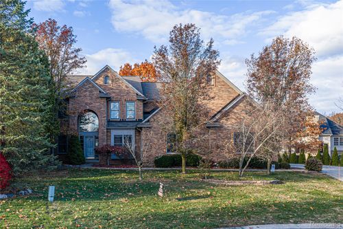 3904 Kaeleaf Rd, Lake Orion, MI, 48360-2622 | Card Image