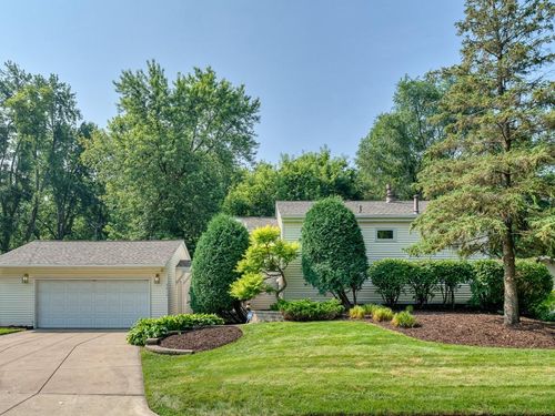 3915 W 42nd St, Edina, MN, 55416-5001 | Card Image