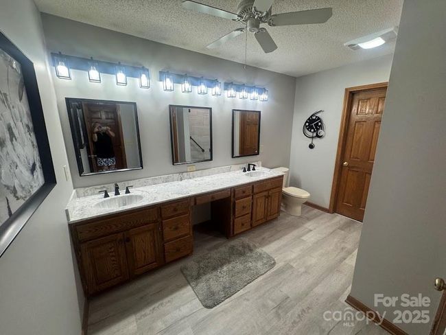 Large primary bath with long sink and double vanities | Image 20
