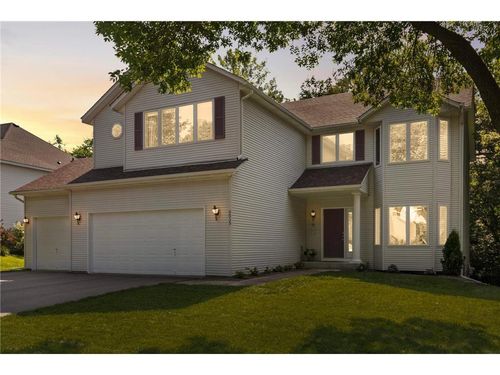 9035 Briarglen Rd, Eden Prairie, MN, 55347-2560 | Card Image