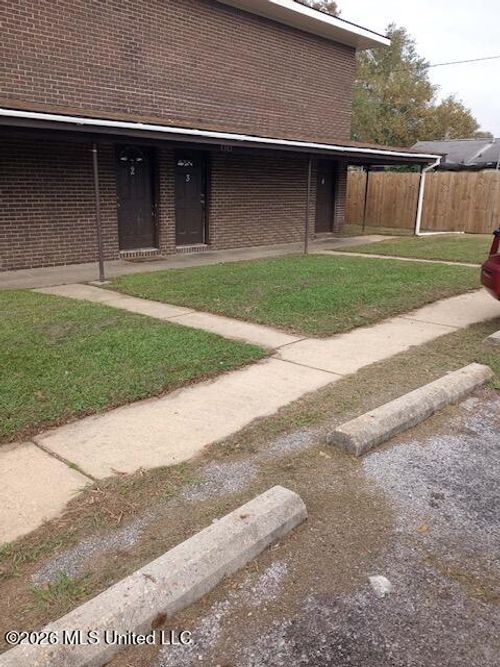 3305 Spruce St, Pascagoula, MS, 39581-3623 | Card Image