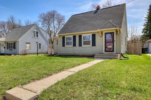 8621 W Montana Ave, WEST ALLIS, WI, 53227-3440 | Card Image