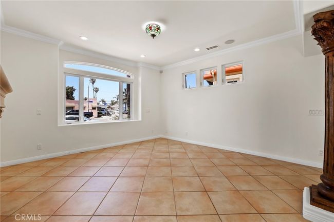 326 6 Th St, House other with 4 bedrooms, 5 bathrooms and 2 parking in Huntington Beach CA | Image 10