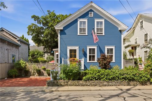 72 3rd St, Newport, RI, 02840-1938 | Card Image