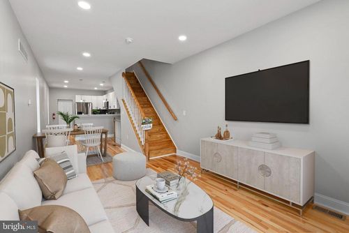 365 Union Aly, POTTSTOWN, PA, 19464 | Card Image