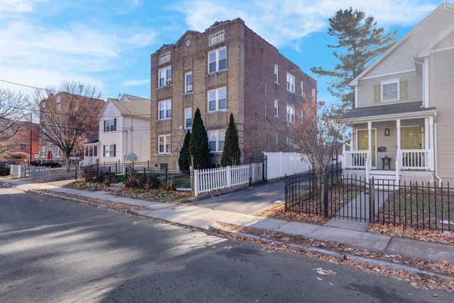 45-47 School St, Home with 12 bedrooms, 6 bathrooms and 6 parking in Hartford CT | Image 22