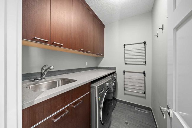 2524 3 Avenue Nw, Home with 3 bedrooms, 2 bathrooms and 2 parking in Calgary AB | Image 21