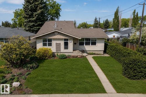 9036 145 St Nw, Edmonton, AB, T5R0V2 | Card Image