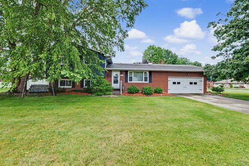 825 Victoria Drive, Bucyrus, OH, 44820 | Card Image