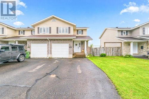 3003 Sandstone Crescent, Petawawa, ON, K8H0B2 | Card Image