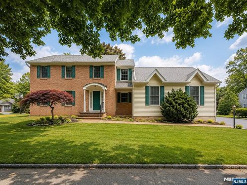 2 Rogers Ct, Midland Park, NJ, 07432-1749 | Card Image
