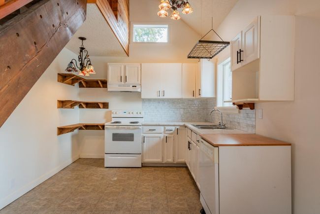 421 104th St, House other with 3 bedrooms, 3 bathrooms and null parking in Castlegar BC | Image 21
