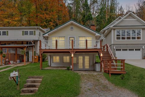 938 Lake Floyd Cir, Bristol, WV, 26426-7386 | Card Image