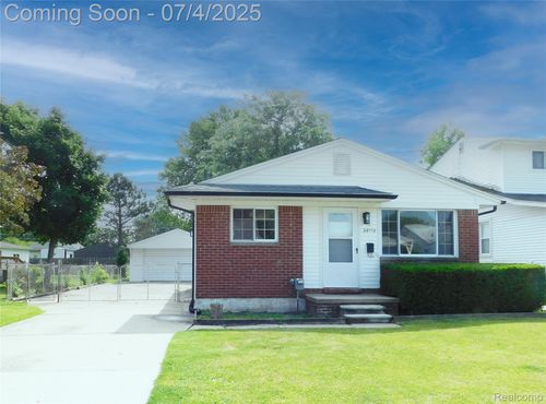 28112 Florence St, Saint Clair Shores, MI, 48081-1647 | Card Image