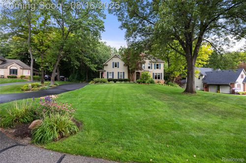 7085 Hickory Hollow Cir, Clarkston, MI, 48348-4253 | Card Image