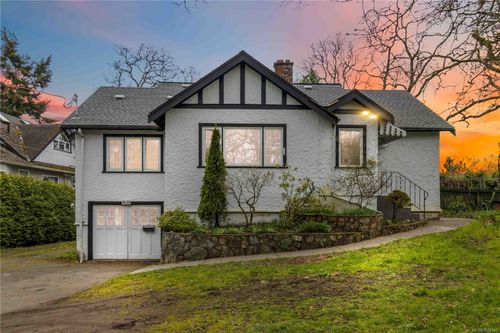 3438 Cook St, Saanich, BC, V8X1B1 | Card Image