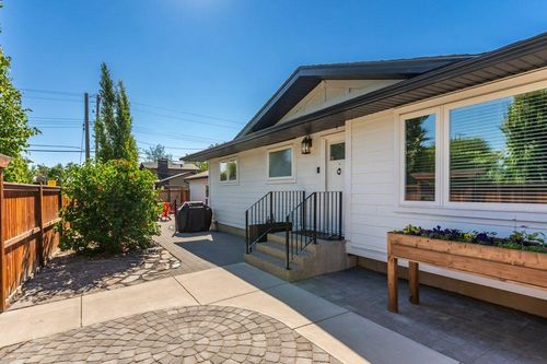 9504 3 St Se, Calgary, AB, T2J0W8 | Card Image