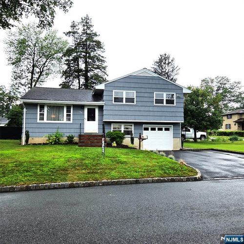 143 Flemington Dr, Parsippany, NJ, 07054-3027 | Card Image