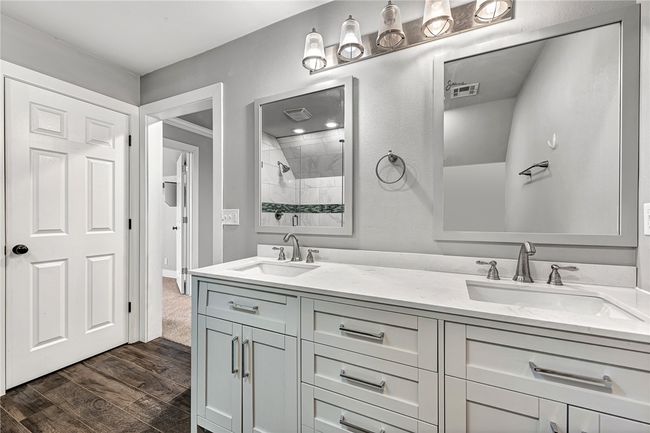 Upstairs Ensuite | Image 17