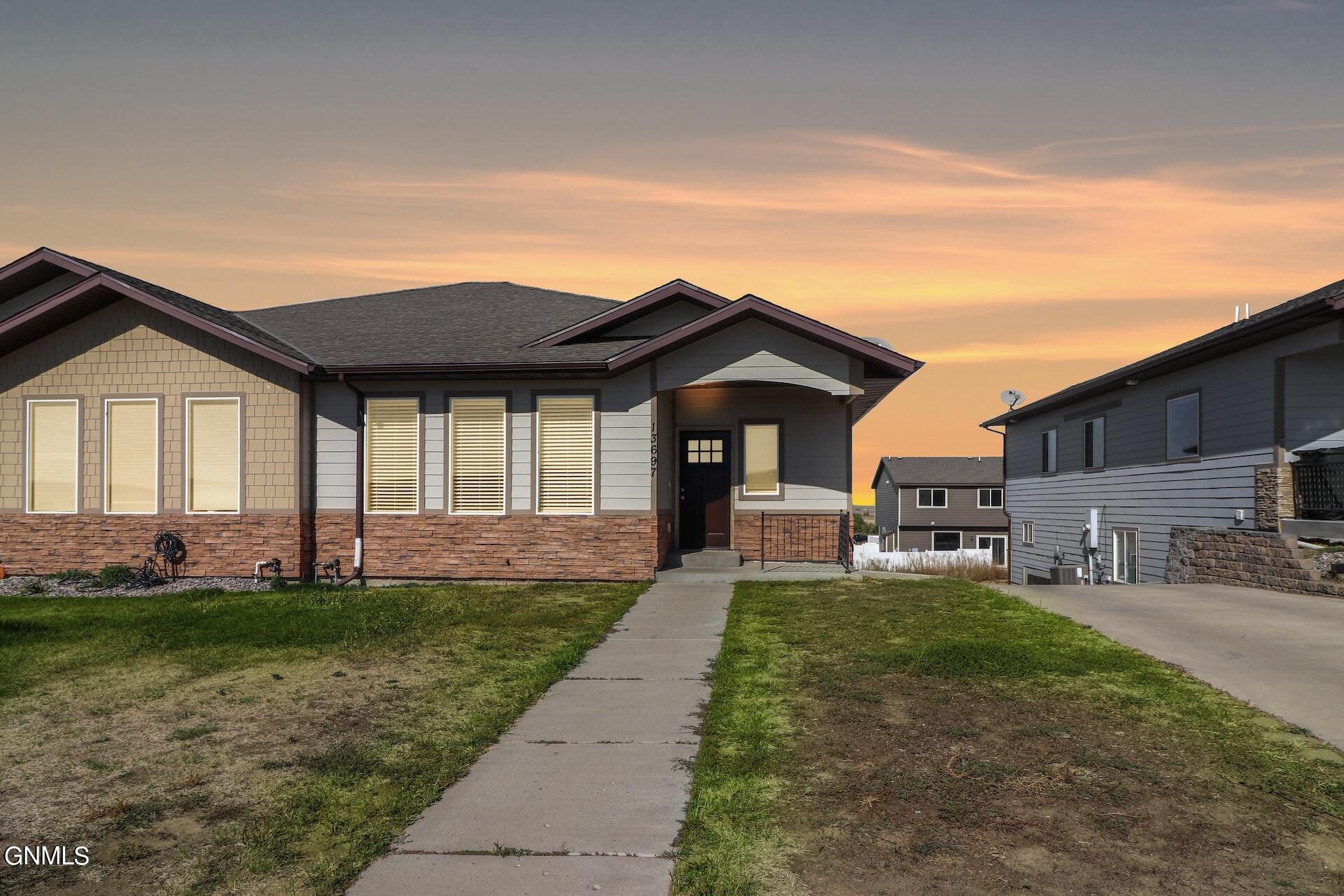 Karen St, Williston, ND 58801