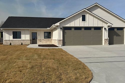 107 Oxford Ave, Bentley, KS, 67016 | Card Image