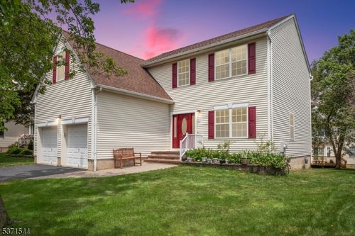 43 Wexford Way, Bridgewater, NJ, 08807-5592 | Card Image